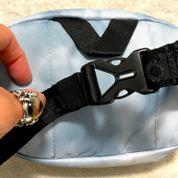 NWT Unisex One Size Adidas Originals Sport Waist Bag/Sling Bag In Sky Blue - Picture 9 of 11